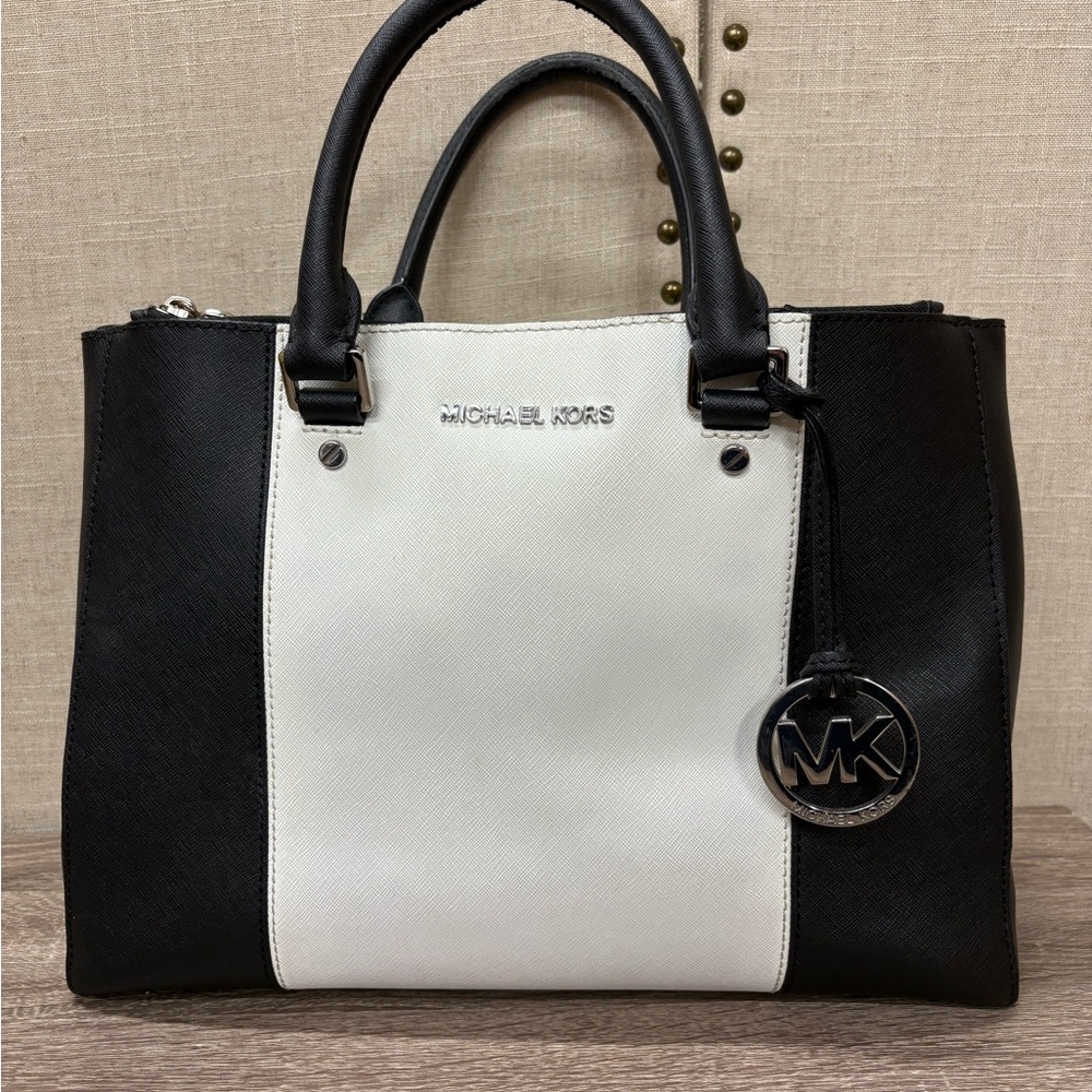 Michael Kors Jet Set Saffiano Leather Tote Bag